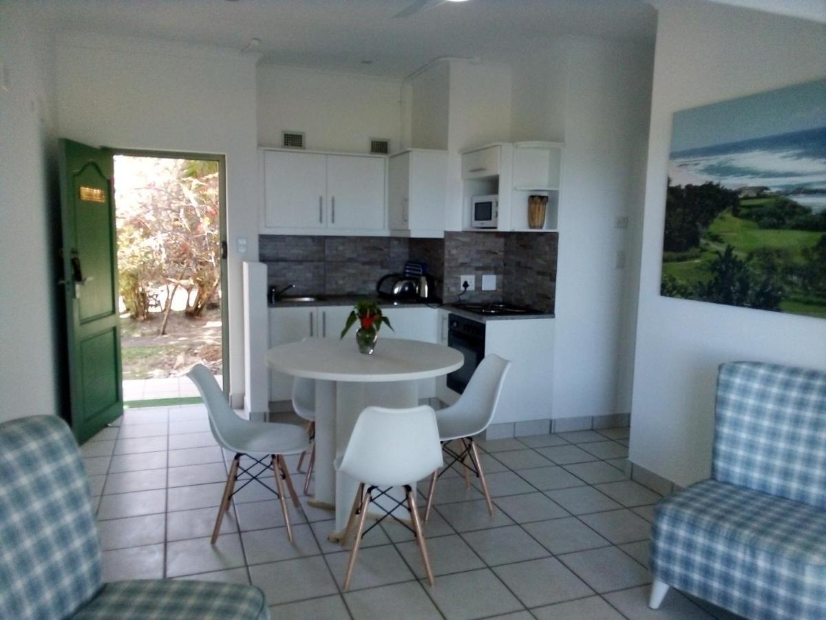 Albatross Guest House Southbroom Exterior foto