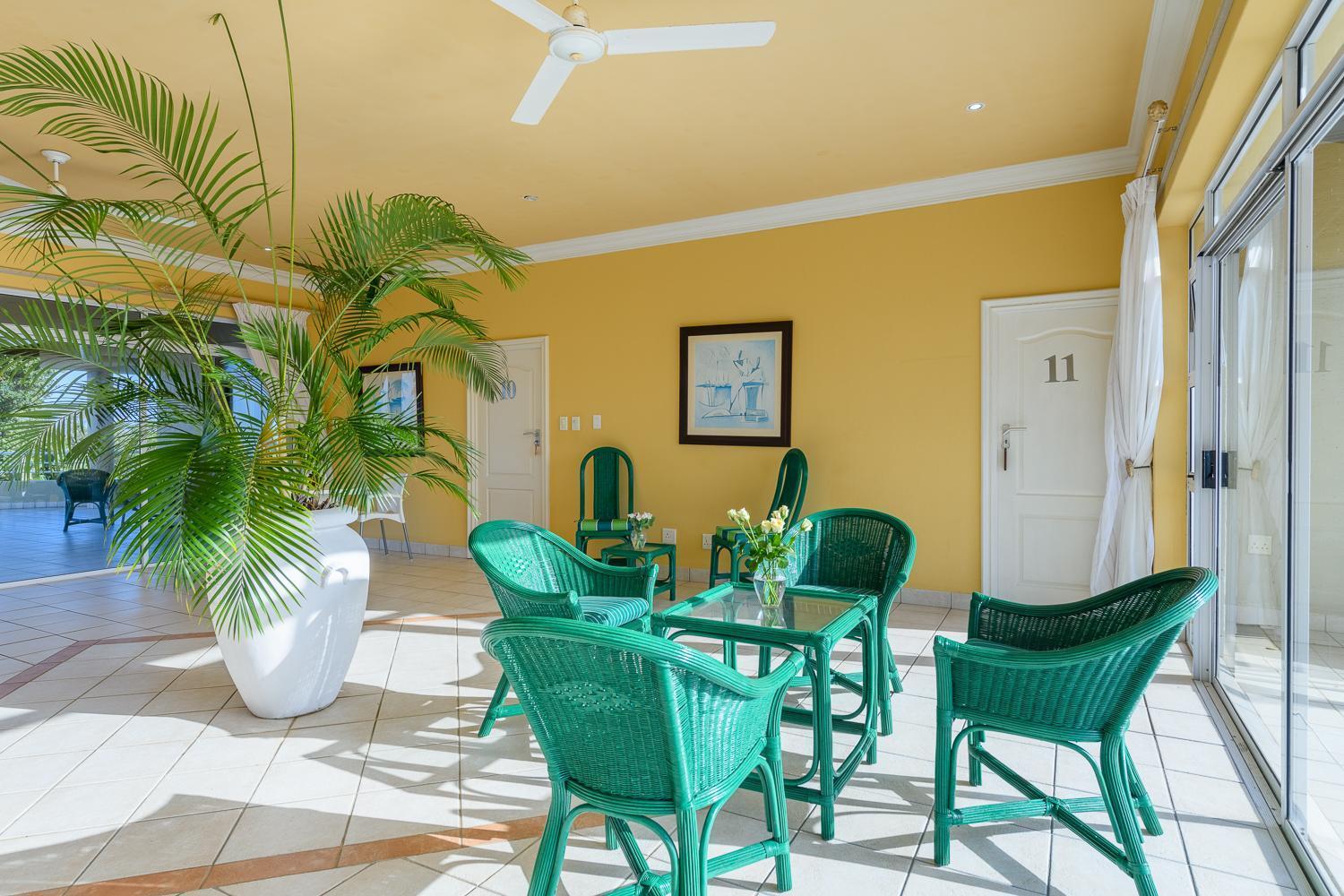 Albatross Guest House Southbroom Exterior foto